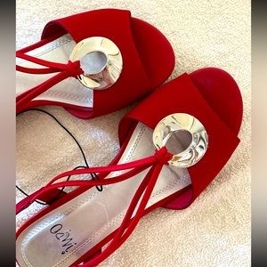 Elegant red sandals - new